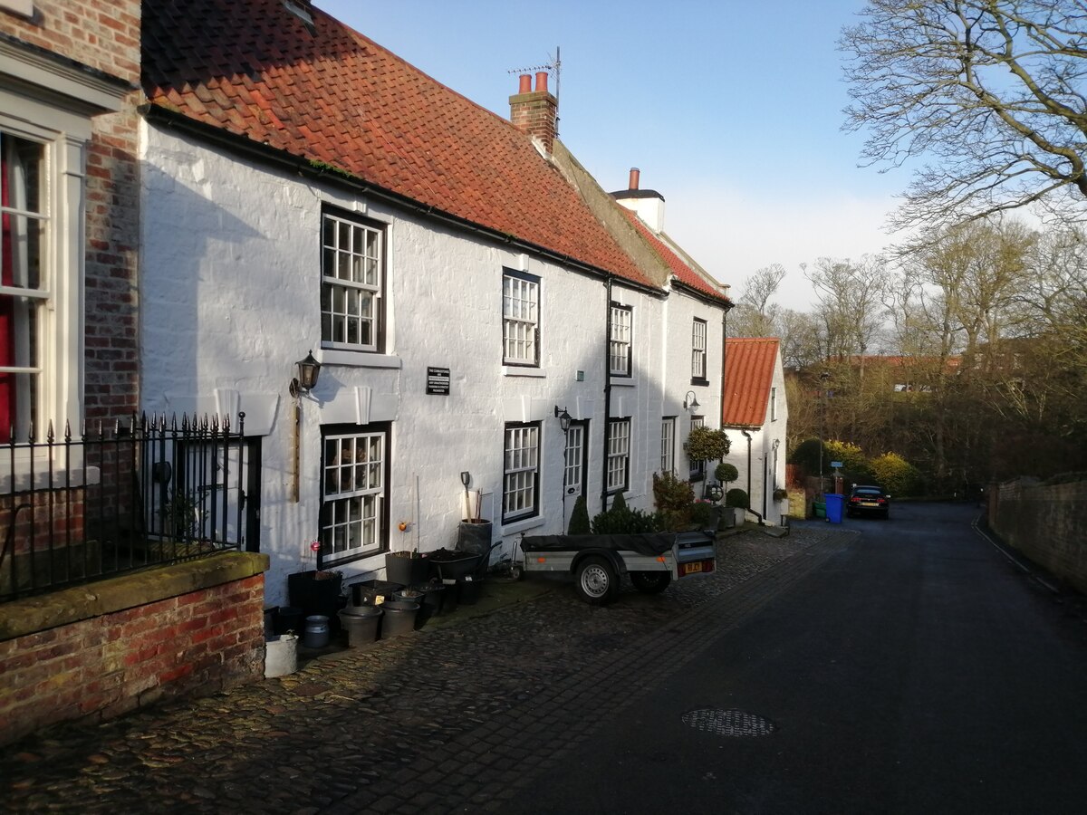 17th Century Needham Cottages